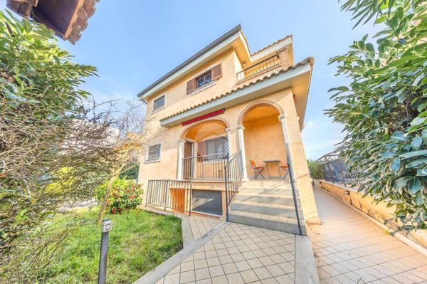 casa indipendente in vendita a Roma in zona Castelverde