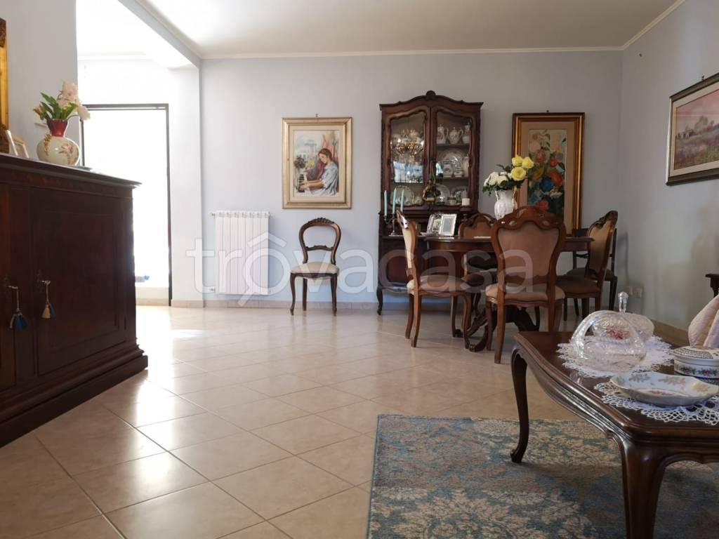casa indipendente in vendita a Roma in zona Ostia Antica