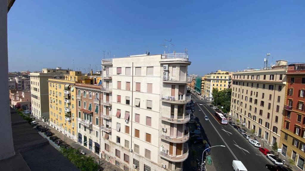 appartamento in vendita a Roma in zona Tuscolano