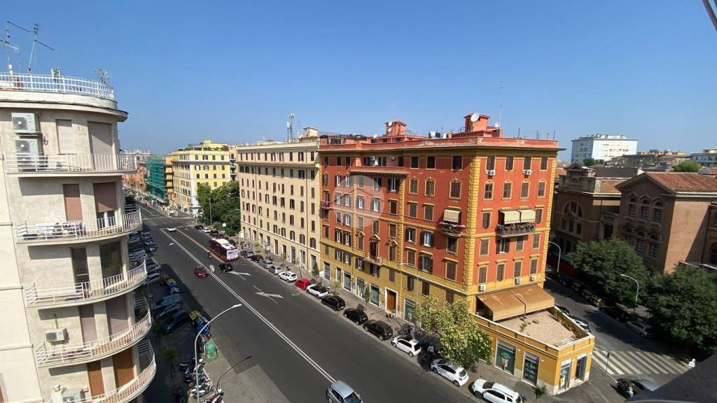 appartamento in vendita a Roma in zona Tuscolano