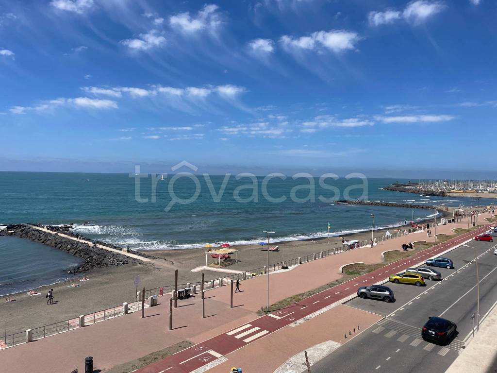 appartamento in vendita a Roma in zona Ostia