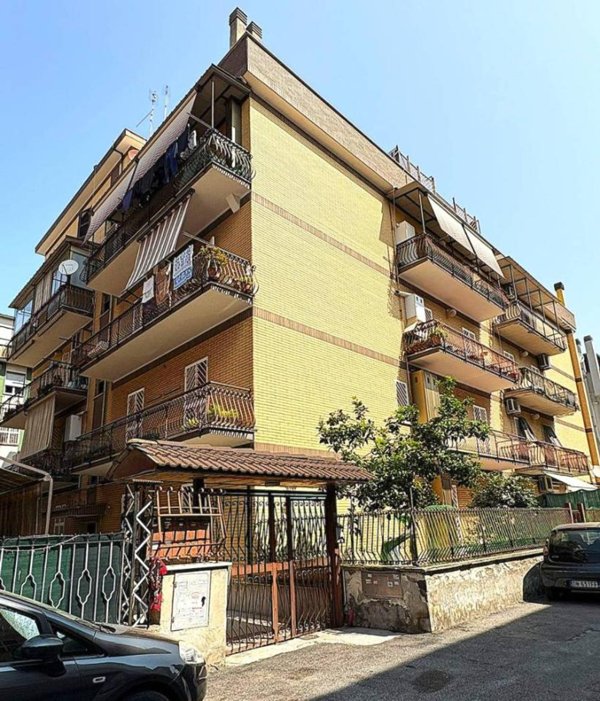 appartamento in vendita a Roma in zona Torre Angela