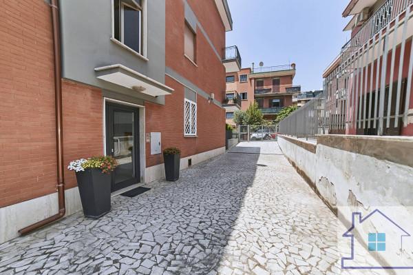 appartamento in vendita a Roma in zona Torre Angela