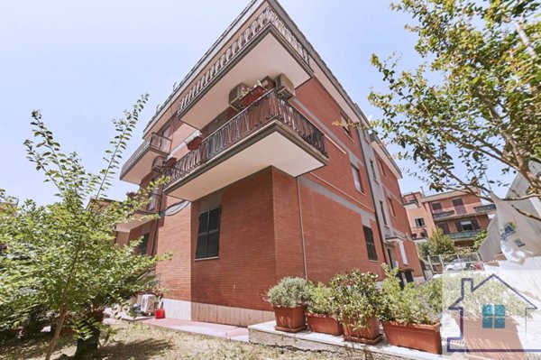 appartamento in vendita a Roma in zona Torre Angela