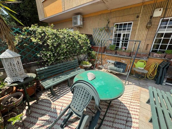 appartamento in vendita a Roma in zona Tomba di Nerone