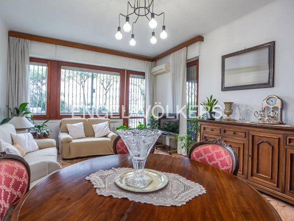 appartamento in vendita a Roma in zona Ardeatino