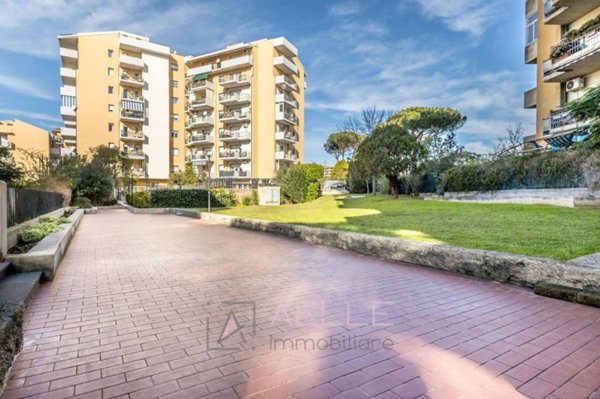 appartamento in vendita a Roma in zona Axa