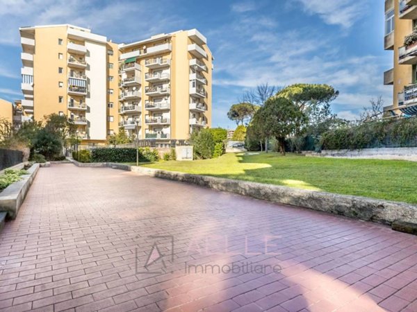 appartamento in vendita a Roma in zona Axa