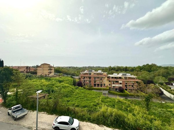 appartamento in vendita a Roma in zona Valle Muricana