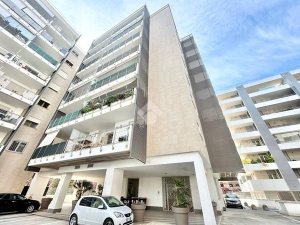 appartamento in vendita a Roma in zona Fonte Laurentina