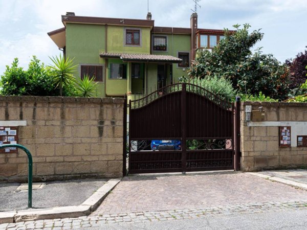 appartamento in vendita a Roma in zona Axa