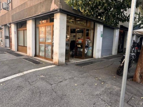 negozio in vendita a Roma in zona Portuense