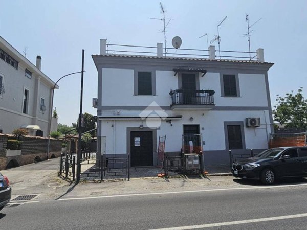 negozio in vendita a Roma in zona Appio Claudio