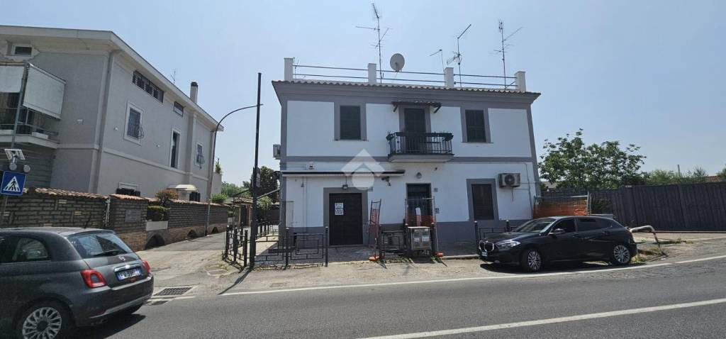 negozio in vendita a Roma in zona Appio Claudio