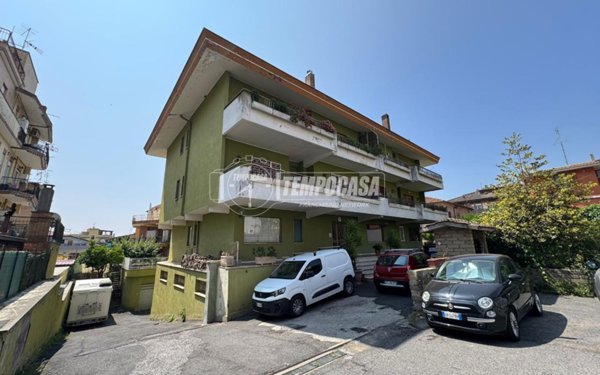 appartamento in vendita a Roma in zona Tomba di Nerone