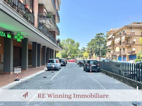 negozio in vendita a Roma in zona Appio Claudio