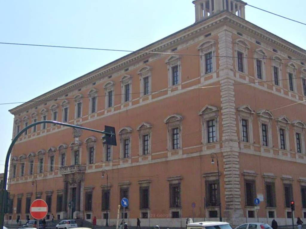 negozio in vendita a Roma in zona Tuscolano