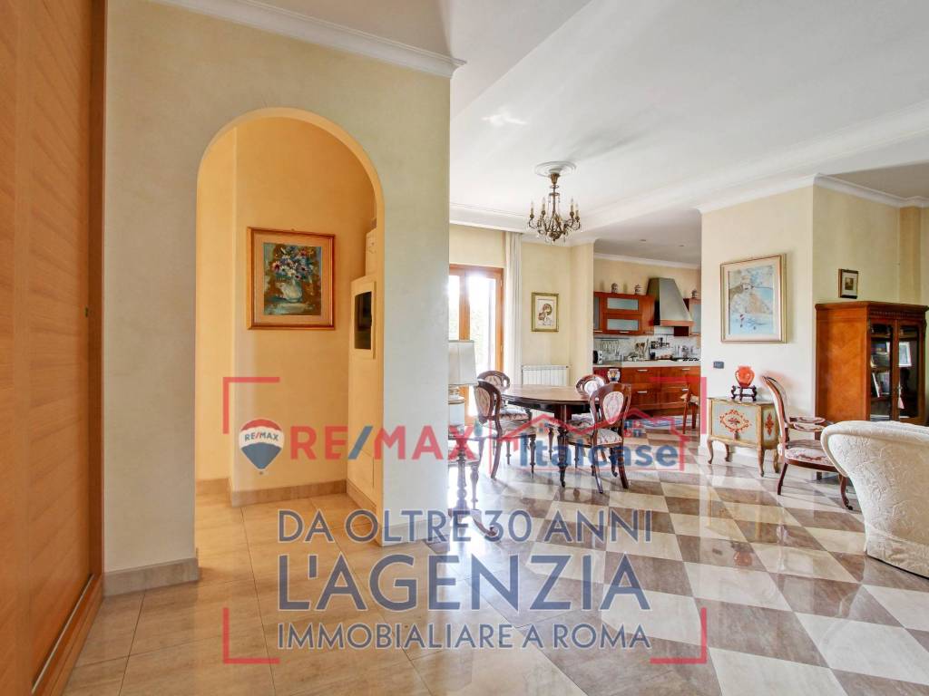 casa indipendente in vendita a Roma in zona Massimina/Casal Lumbroso