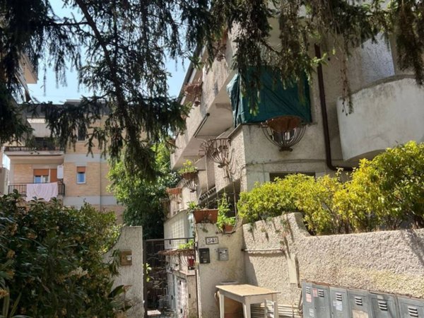 appartamento in vendita a Roma in zona Tomba di Nerone