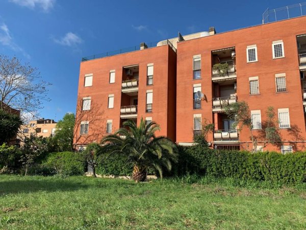 appartamento in vendita a Roma in zona Spinaceto