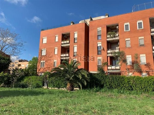 appartamento in vendita a Roma in zona Spinaceto