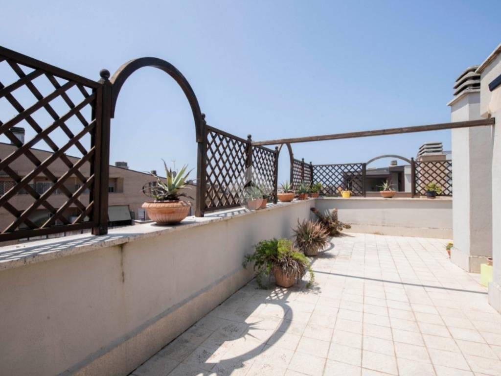 appartamento in vendita a Roma in zona Ostia