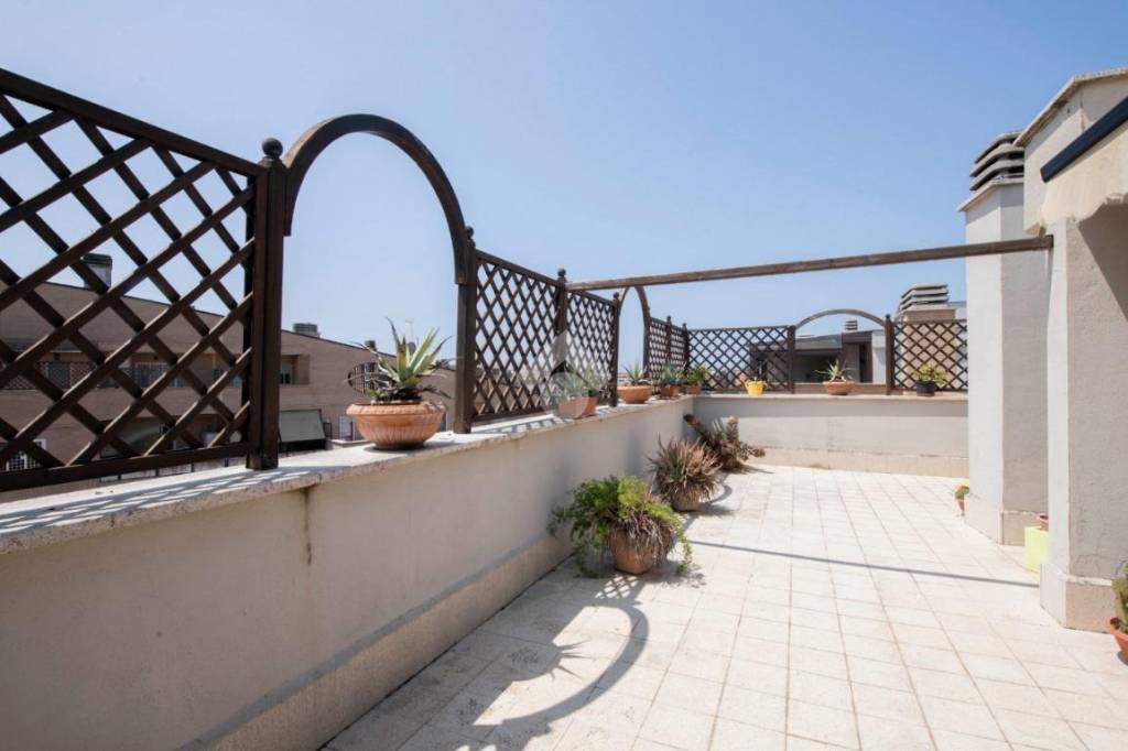 appartamento in vendita a Roma in zona Ostia