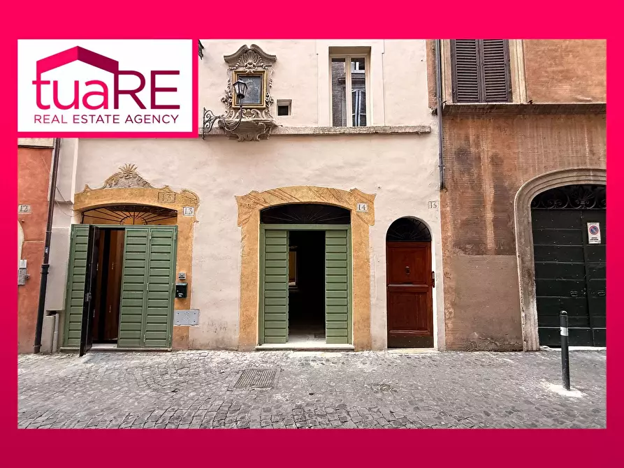 negozio in vendita a Roma in zona Rione Regola