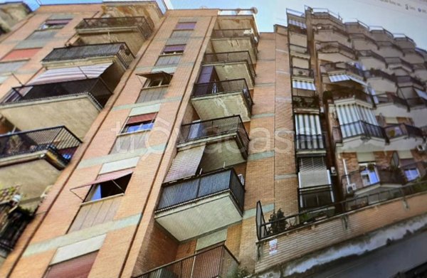 appartamento in vendita a Roma in zona Tuscolano