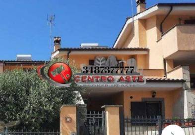 appartamento in vendita a Roma in zona Valle Muricana