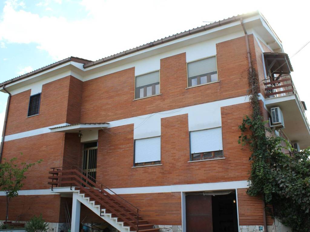 appartamento in vendita a Roma in zona Ostia Antica