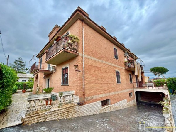 appartamento in vendita a Roma in zona Finocchio