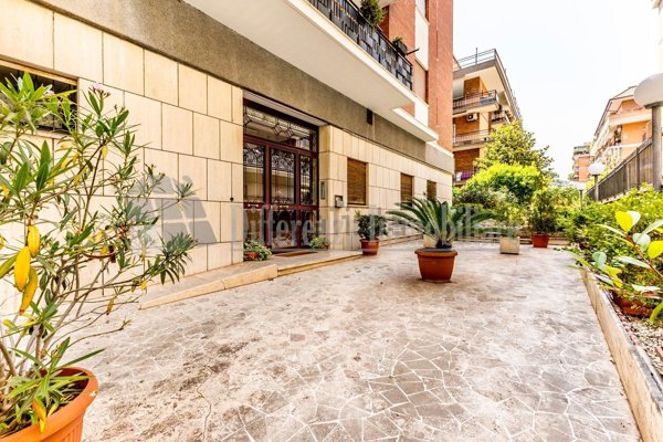 appartamento in vendita a Roma in zona Appio Claudio