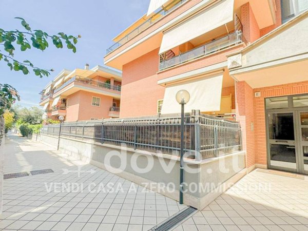appartamento in vendita a Roma in zona Osteria del Curato