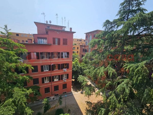 appartamento in vendita a Roma in zona Ostiense