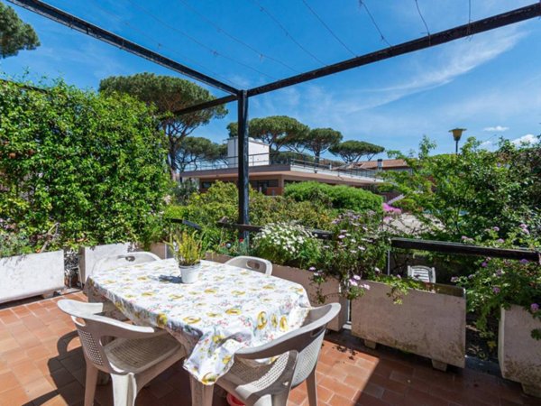 casa indipendente in vendita a Roma in zona Infernetto
