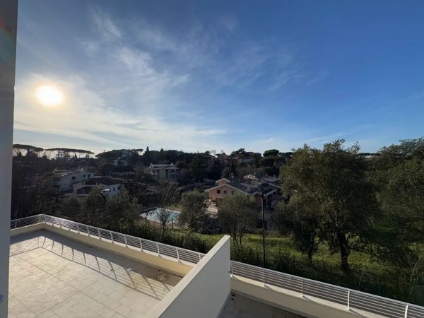 appartamento in vendita a Roma in zona Tomba di Nerone