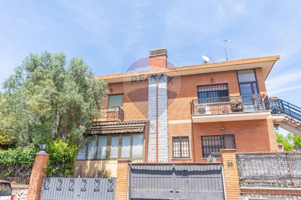 casa indipendente in vendita a Roma