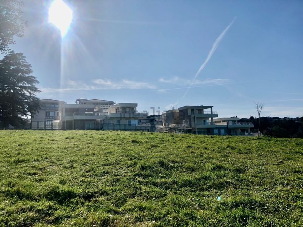 appartamento in vendita a Roma in zona Tomba di Nerone