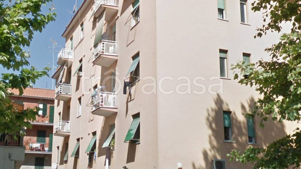 appartamento in vendita a Roma in zona Colle del Sole