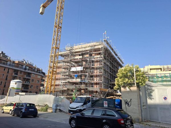 appartamento in vendita a Roma in zona Appio Latino
