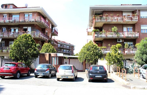 appartamento in vendita a Roma in zona Appio Claudio