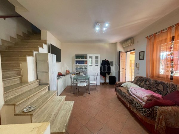 casa indipendente in vendita a Roma in zona Ostia Antica