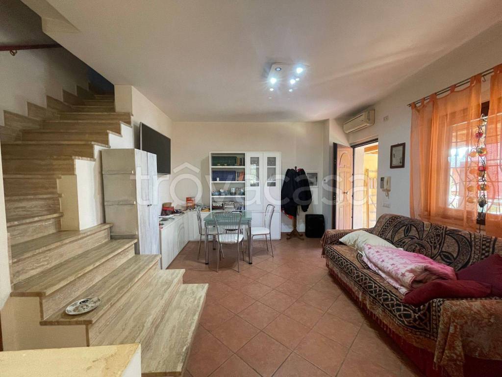 casa indipendente in vendita a Roma in zona Ostia Antica