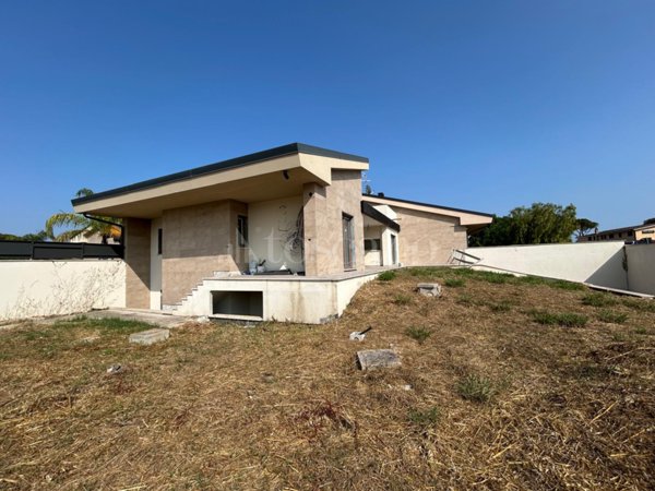 casa indipendente in vendita a Roma in zona Infernetto