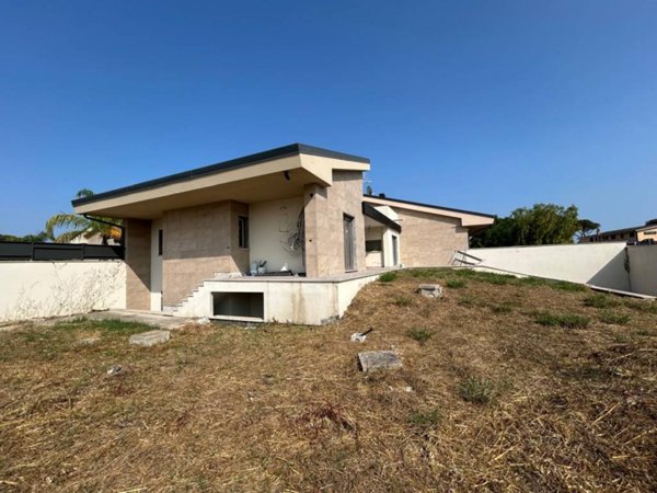 casa indipendente in vendita a Roma in zona Axa