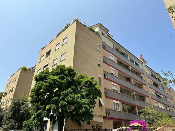 appartamento in vendita a Roma in zona Ostia