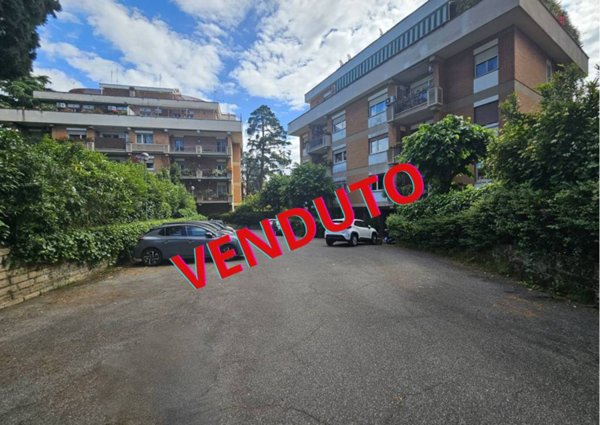 appartamento in vendita a Roma in zona Tomba di Nerone