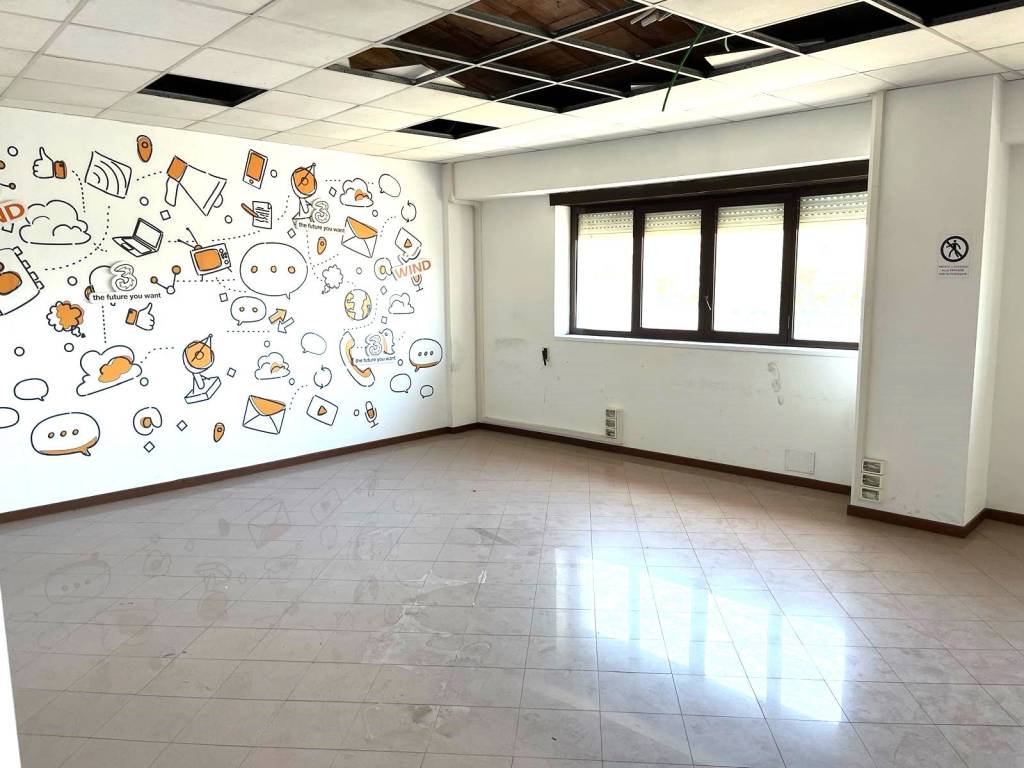 ufficio in vendita a Roma in zona Tuscolano