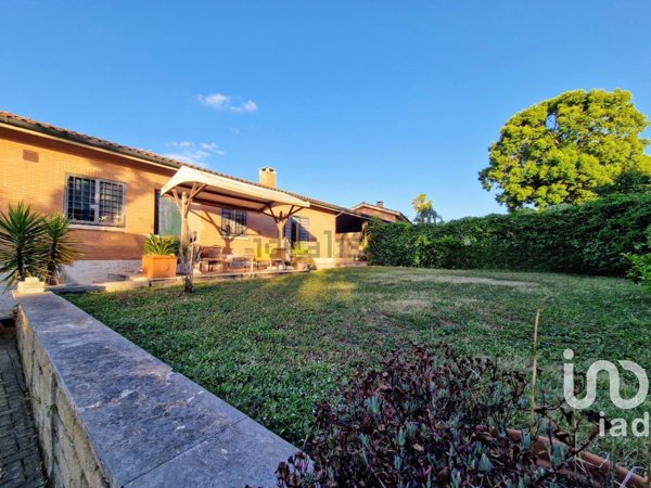 casa indipendente in vendita a Roma in zona EUR
